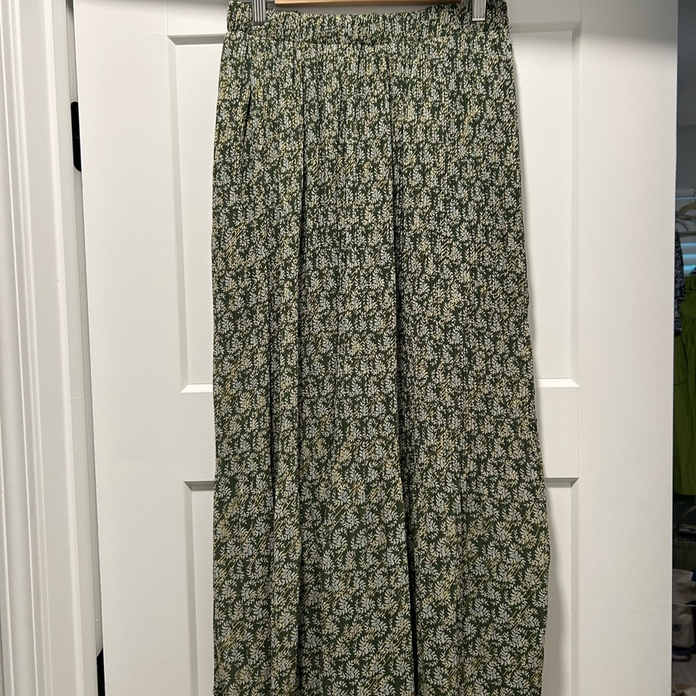 Chic Green Floral A-Line Skirt